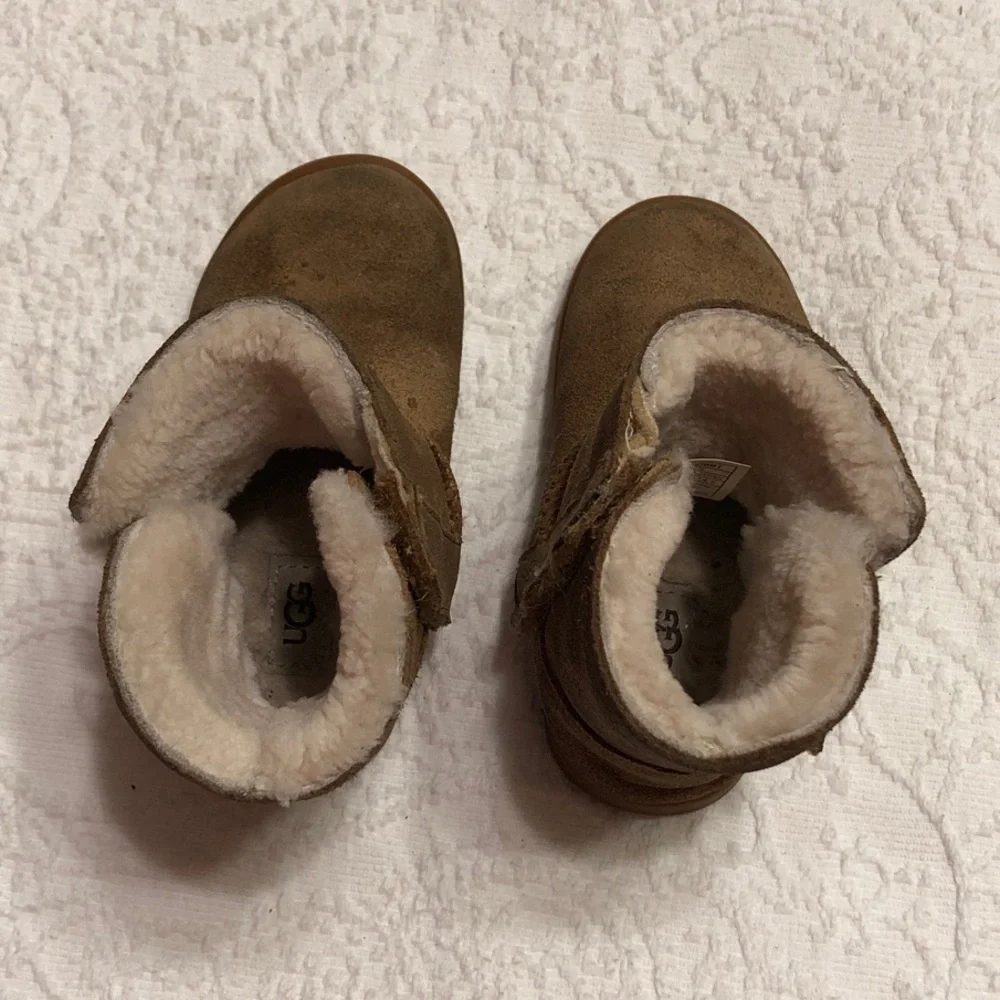 UGG Size 7T Toddler Chestnut Suede Shearling Boots